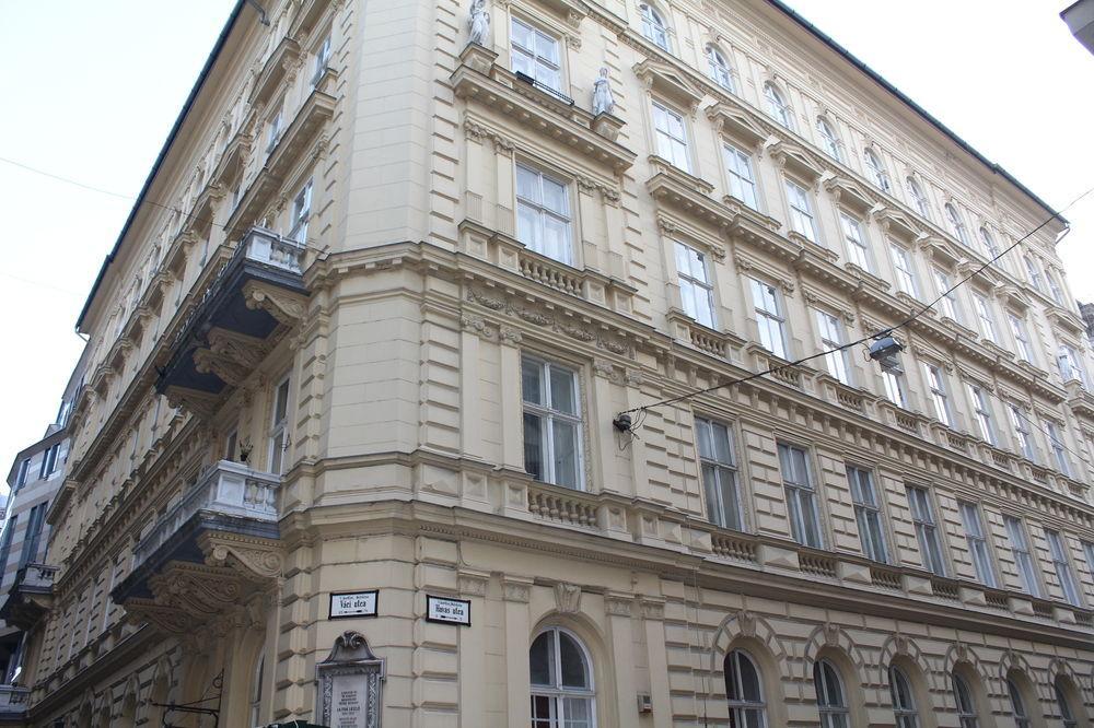 Old Monarchia Hotel 布达佩斯 外观 照片
